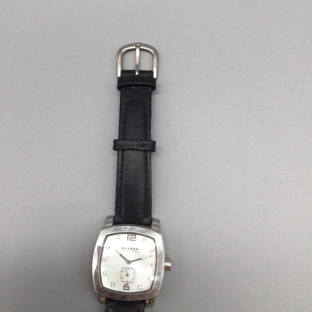 Skagen Womens Watch 30mm Silver Tone White MOP Diamonds 556SSLP New Battery